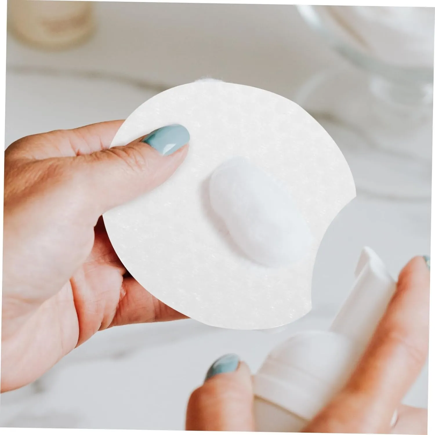 1800pcs Non-Woven Cosmetic Cleaning Pads for Makeup Removal Soft Exfoliating Face Cloths for Women and Girls for Daily Cleansing and Pore Deep Cleaning