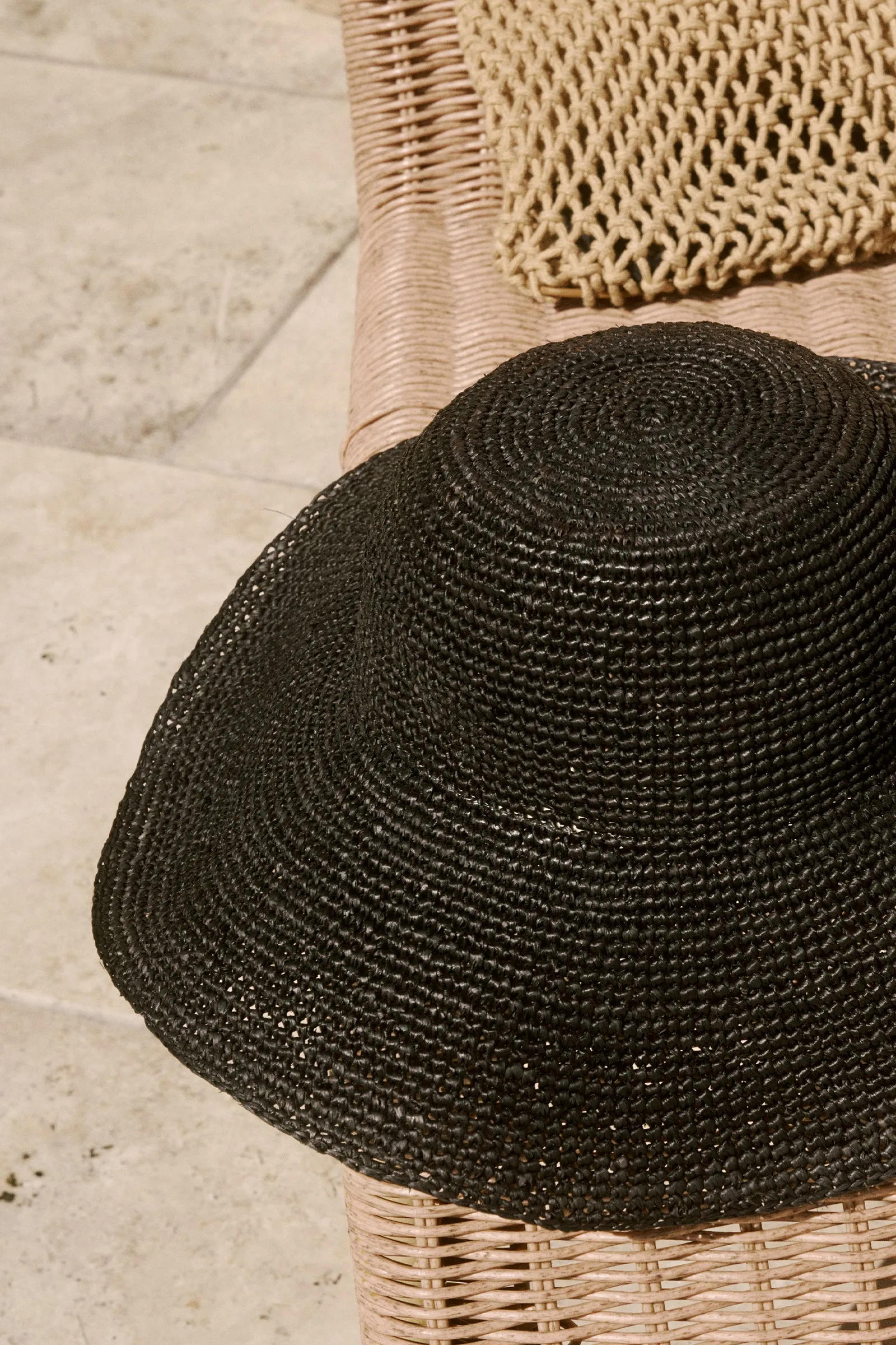 Amalfi Wide Brim Hat - Black