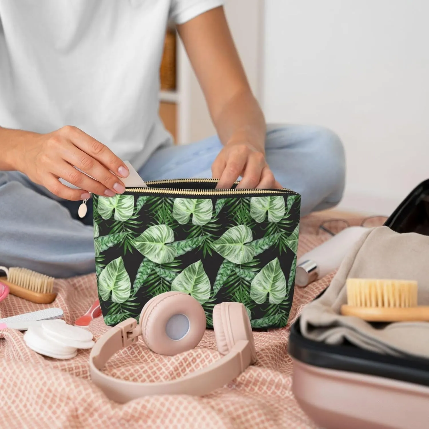 Green Exotic Tropical Palm Leaves Summer Womens Travel Makeup Bags Leather Cosmetic Bags Toiletry Organizer Pouch With Zipper