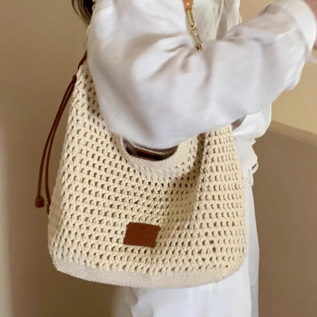 Large capacity Bag Simple and Stylish Straw Half - moon Handbag: Deduce an Elegant Style for Outings Ladies shoulder Bag