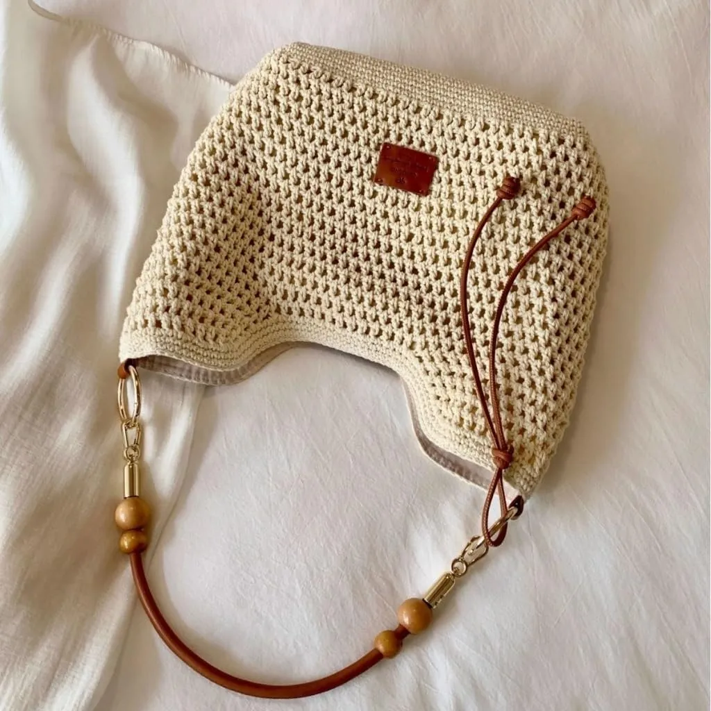 Large capacity Bag Simple and Stylish Straw Half - moon Handbag: Deduce an Elegant Style for Outings Ladies shoulder Bag