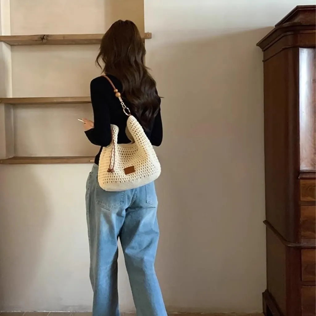 Large capacity Bag Simple and Stylish Straw Half - moon Handbag: Deduce an Elegant Style for Outings Ladies shoulder Bag