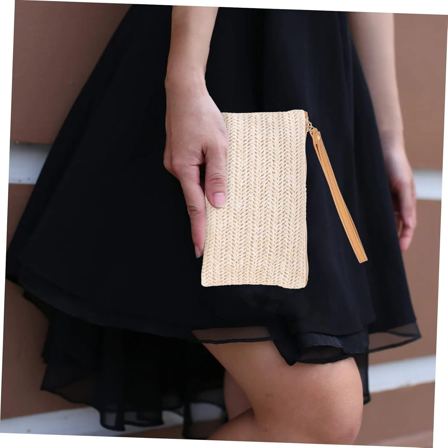 Large Capacity Straw Hand Woven Coin Purse for Women Stylish Change Bag with Card Slots for Cute Small Coin Purse for Everyday Use