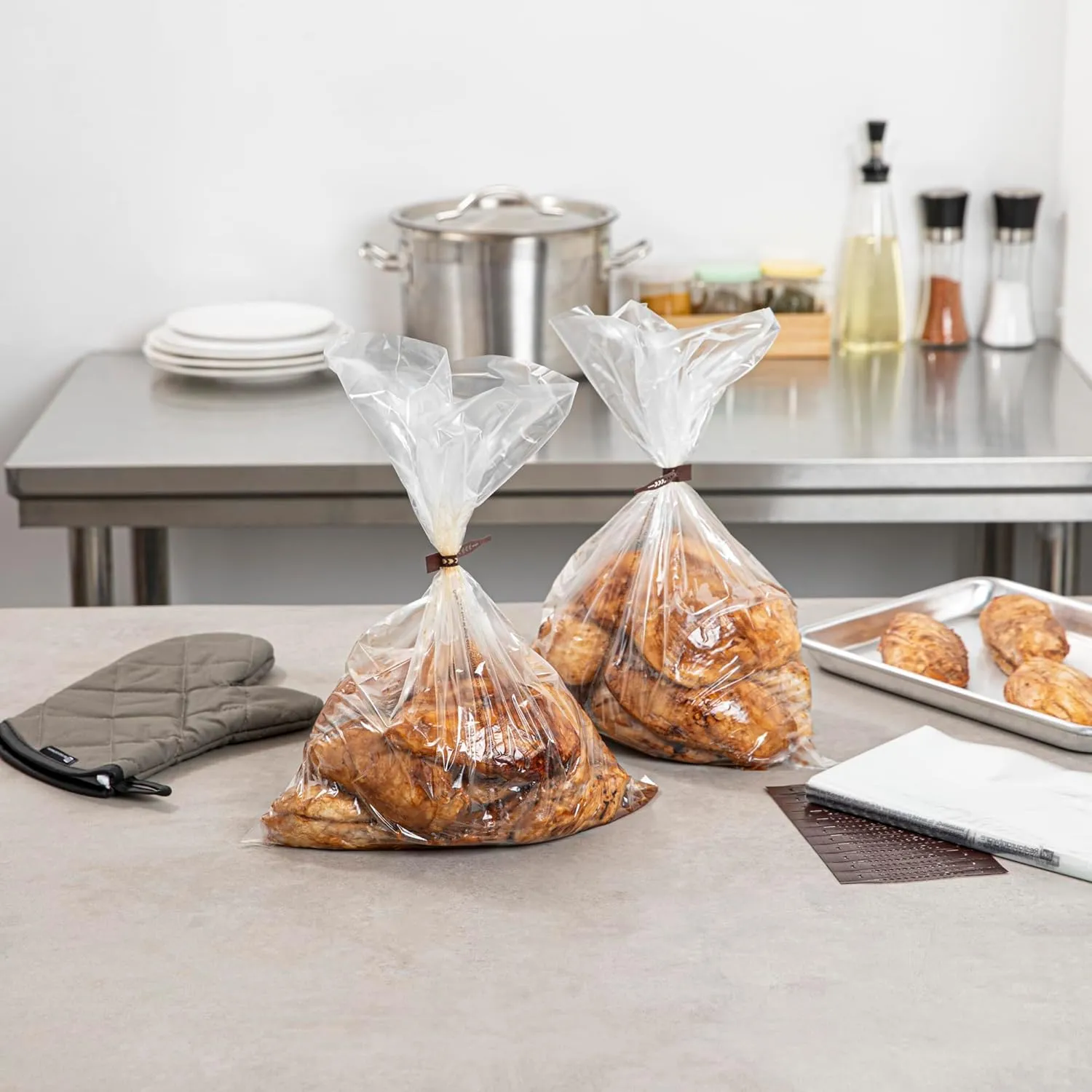 Restaurantware-Fresh Hero 18 × 12 Inch Oven Bags, 50 Count,Nylon Oven-Roasting Cooking Bags With Ties - Do Not Contain BPA, Disposable, Clear Suitable For Chicken, Meat Poultry, Vegetables