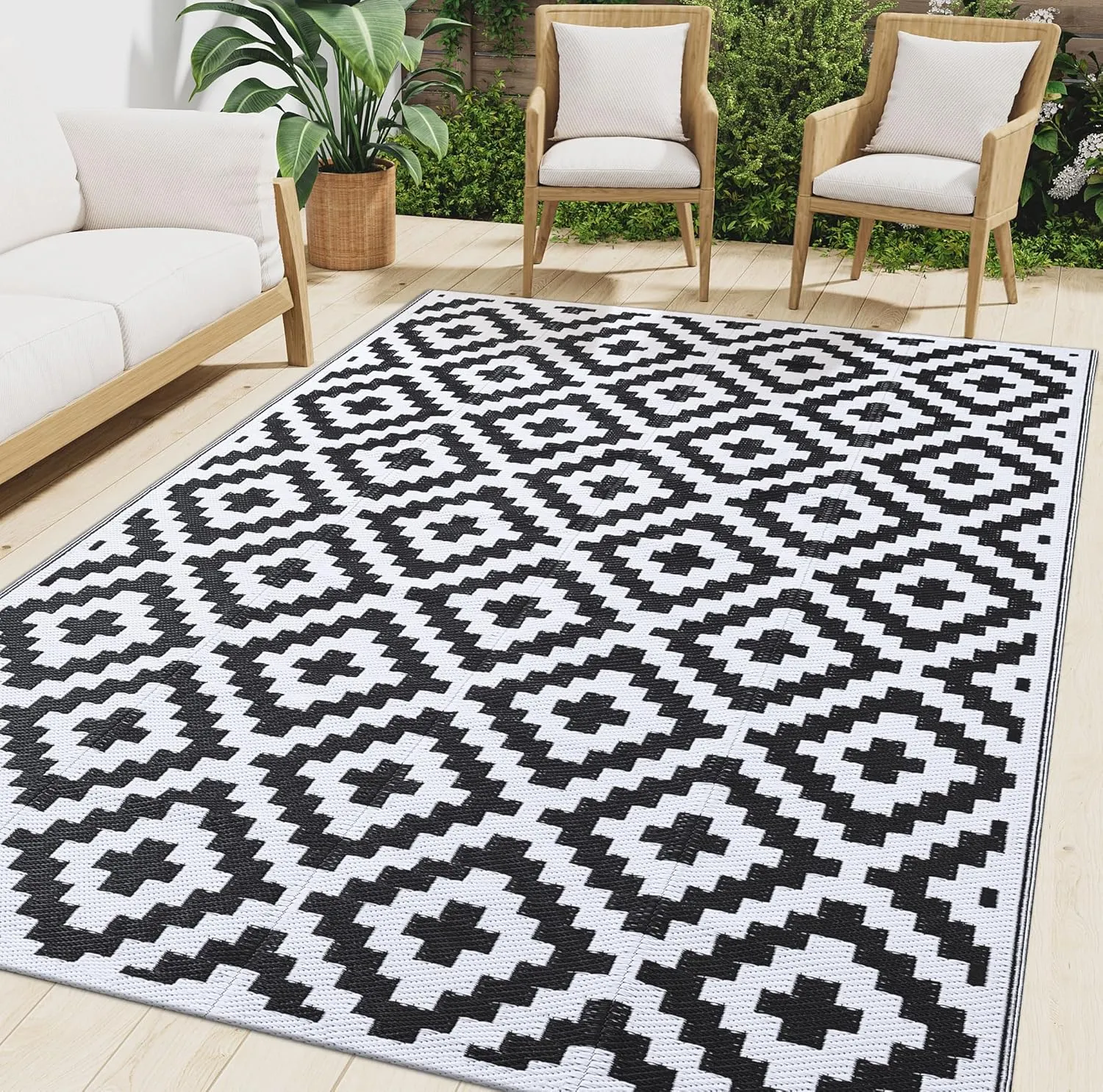 Smiry Waterproof Outdoor Rug 5x8 ft, Reversible Plastic Straw Patio Camping Rugs, Outdoor Indoor RV Mat Carpet for Patio, Outside Entry, Backyard, Deck, Bench, Picnic, Camper, Black & White