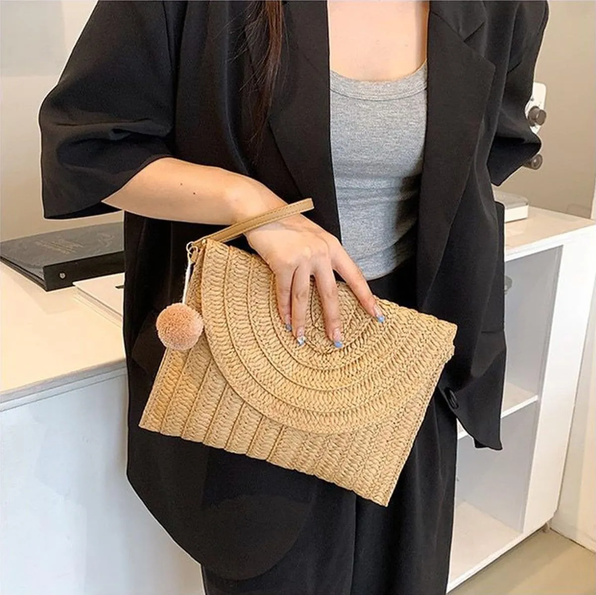 Straw Clutch Handbag Summer Beach Straw Purse for Women Woven Envelope Shoulder Bag Beach Crossbody Wallet PomPom