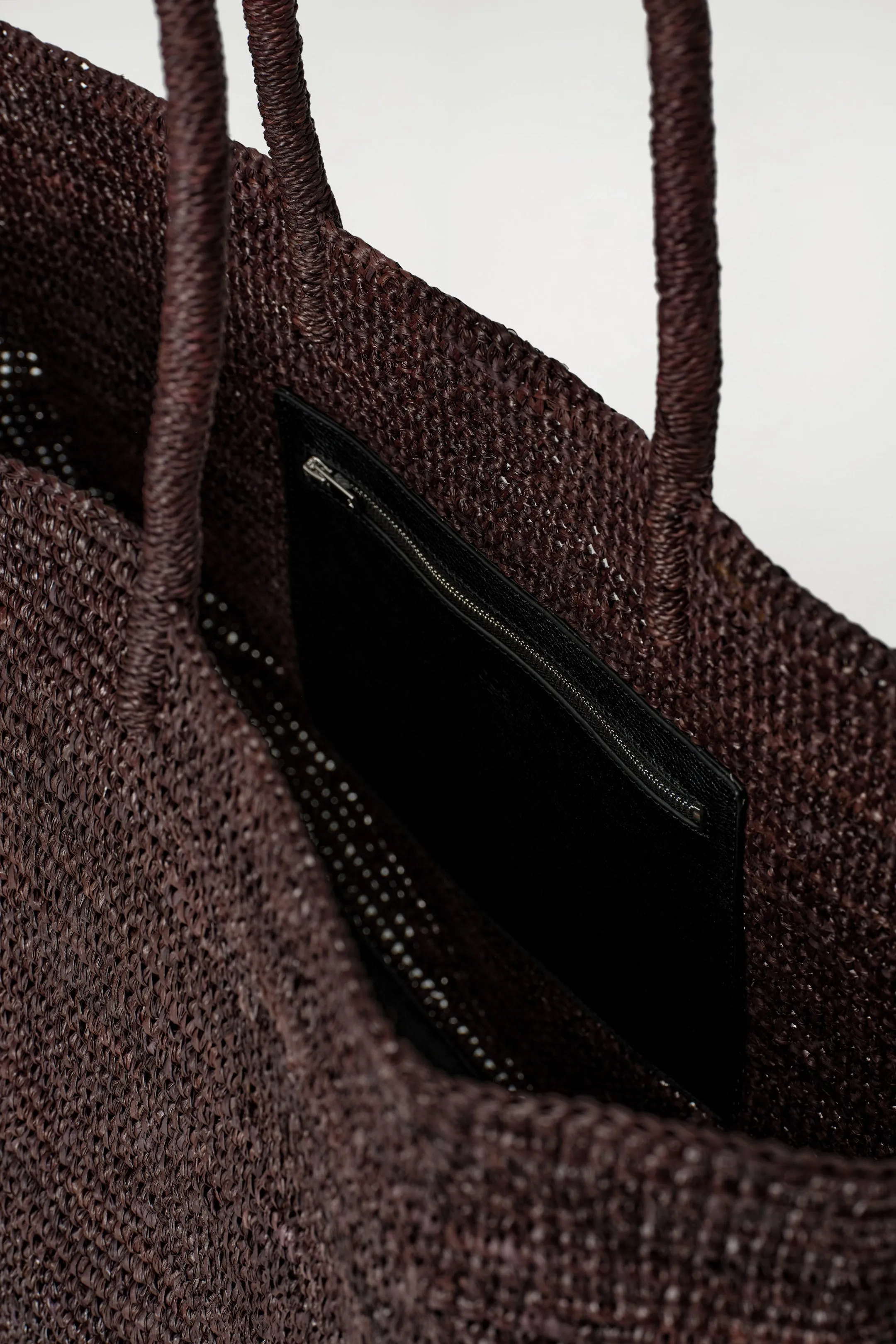 Woven tote bag - raffia