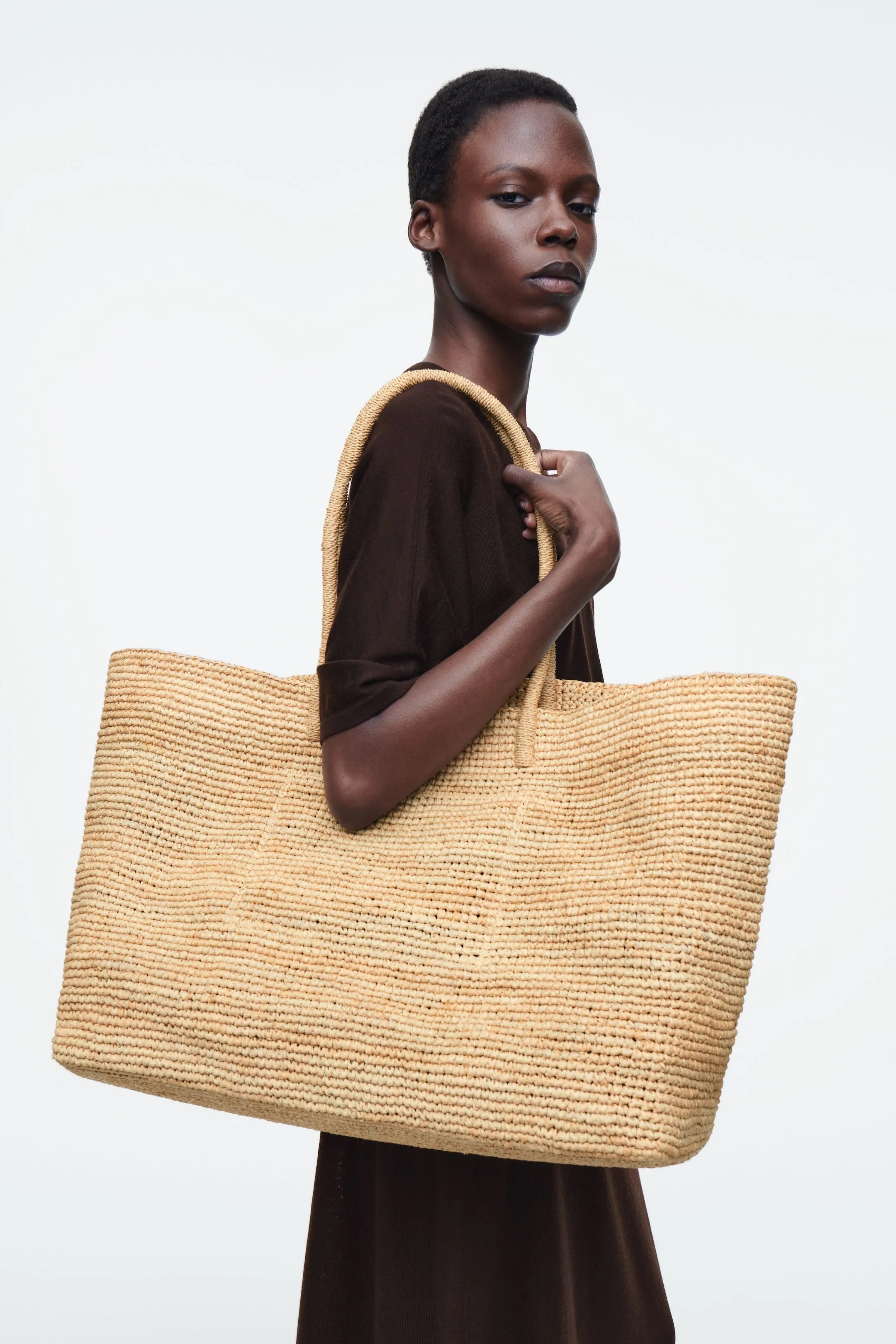 Woven tote bag - raffia